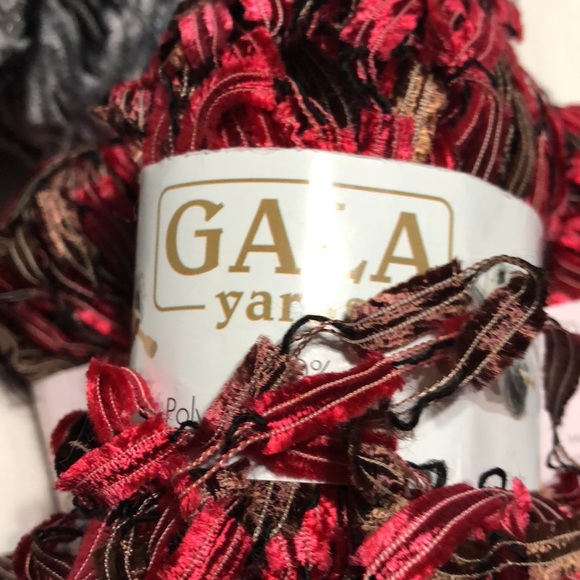 8 SKEINS SPECIALTY YARN. NEW - Picture 3 of 4